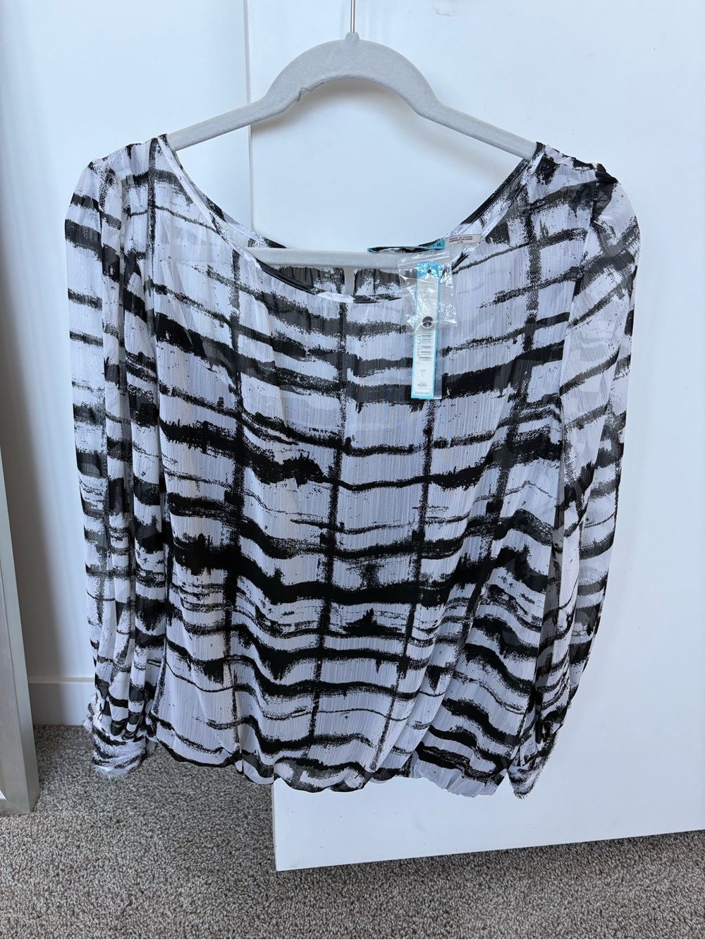 NWT gorgeous Alice + Olivia $275 sheer blouse w/black cami sz L - Picture 5 of 7